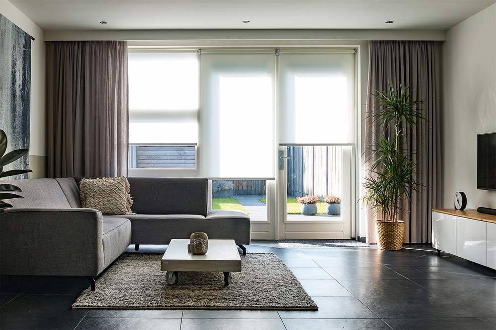 What are smart blinds and how do they work? 1 Blinds