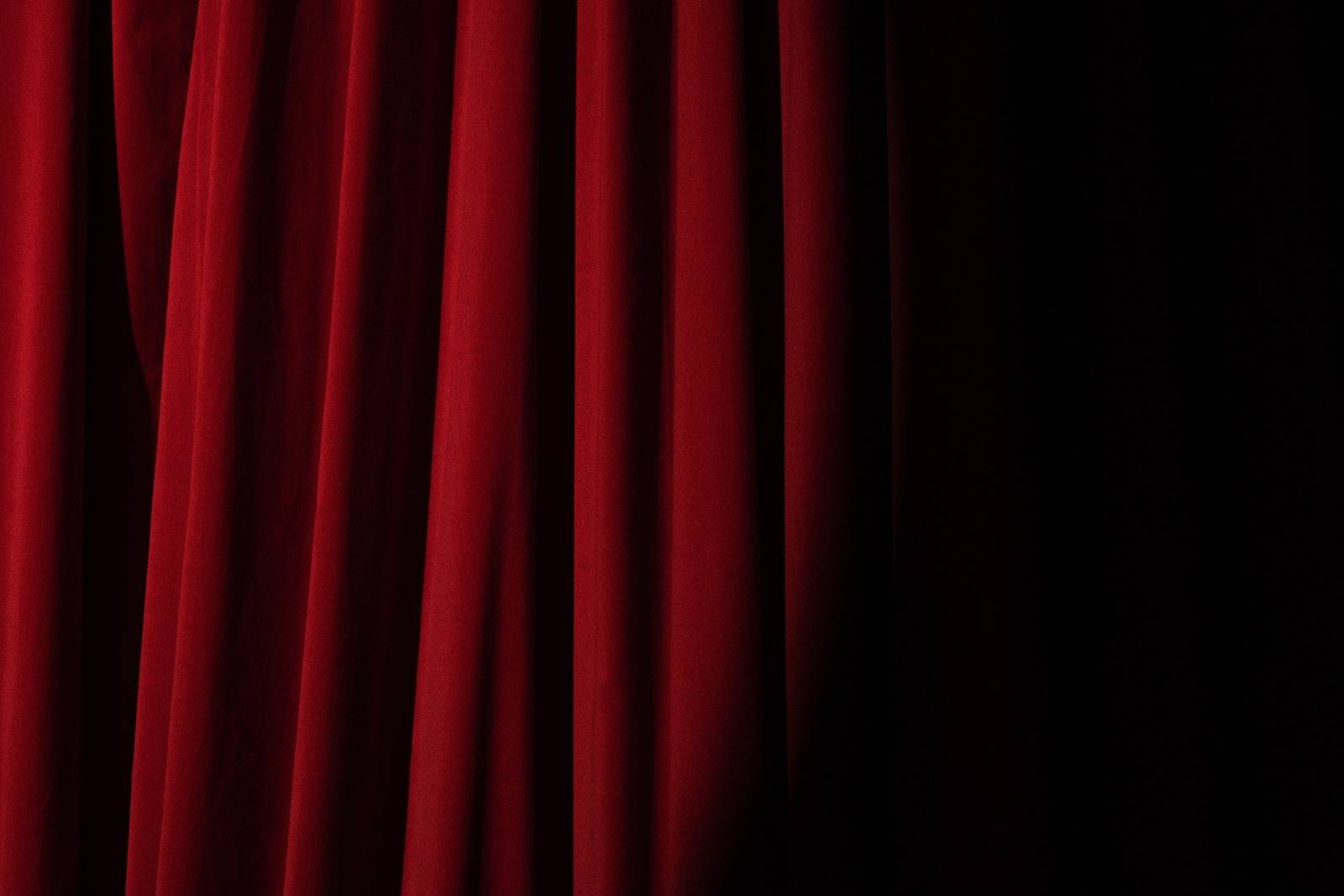 Movie Magic at Home: Stunning Home Cinema Design Ideas 16 velvet curtains