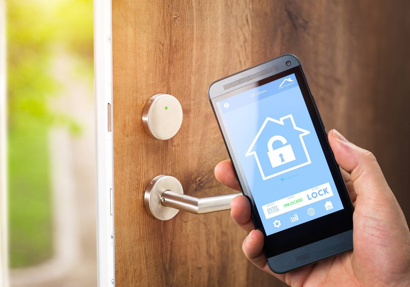 The Ultimate Home Automation Guide: Turning Your House into a Smart Home 7 smart lock