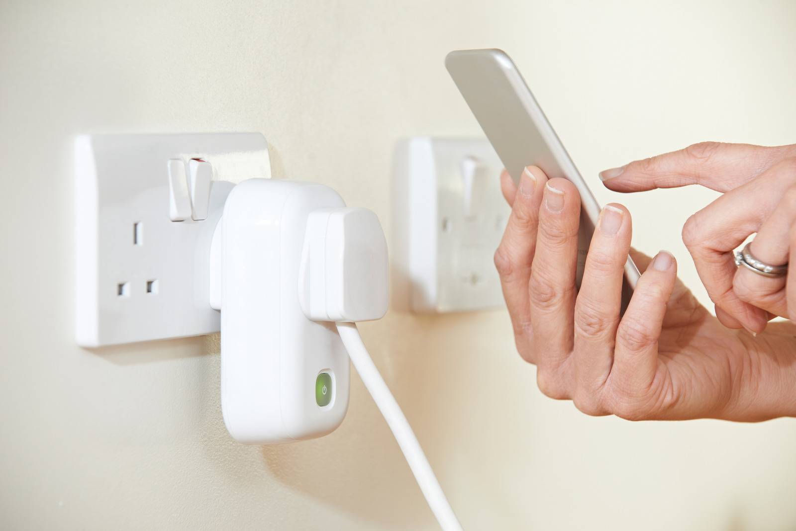 The Ultimate Home Automation Guide: Turning Your House into a Smart Home 11 smart plug